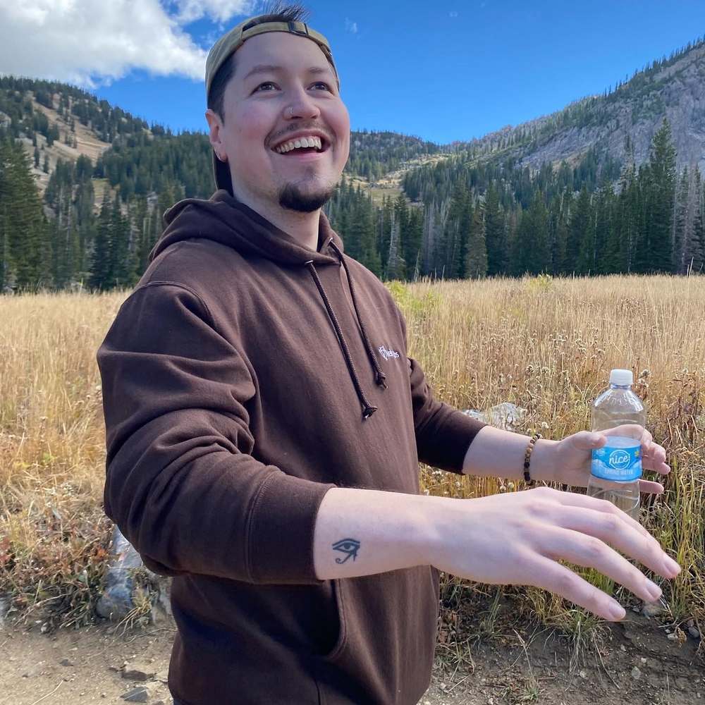 Meet your Posher, Devin